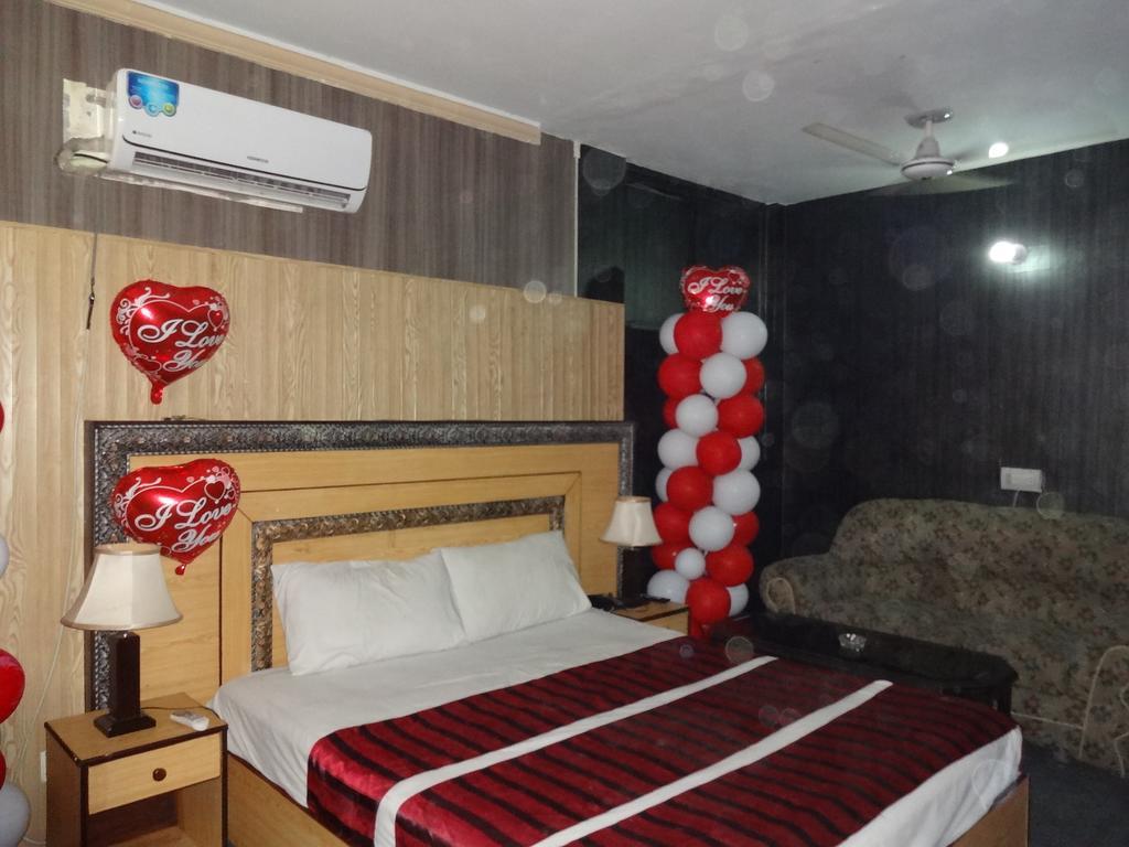 Safari Hotel Upper Mall Lahore Pokoj fotografie