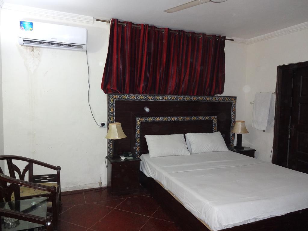 Safari Hotel Upper Mall Lahore Exteriér fotografie